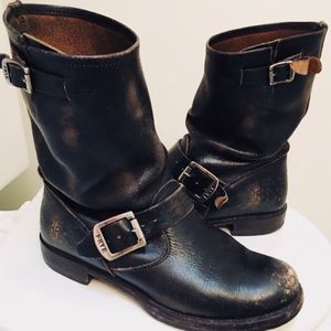 Frye Veronica distressed boot